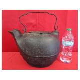 Excelsior 'Gate Marked' C.I. Kettle - Swivel Lid -