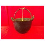Sm Cast Iron Cauldron 4' x 6'  4.7 lbs