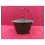 Cast Iron Footed Bean Pot 5' x 8'   10 lbs
