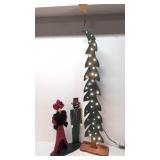 Pair Wooden Carolers & lighted Christmas Tree