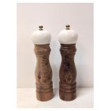 pair Pioneer Woman wood & Ceramic salt & Pepper