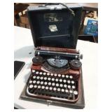 Vtg 1930s Underwood Portable Typewriter