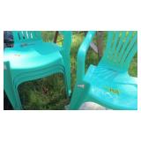 4 plastic lawn chairs