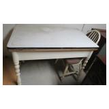 Porcelein top table with pull outs