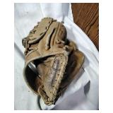 1960s Trio Hollander Di Maggio Youth Glove