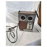 Vintage Aliza Portable Transistor Radio