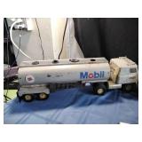 1978 Ertl Mobil Tanker Truck
