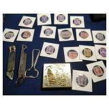 Vtg Two-tone Coin/money Compact and