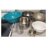 Bowls, Colanders & Measuring Cups