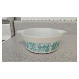 PYREX 1.5 Qt Amish Butterprint Casserole Dish