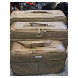 (4) Vintage Suitcases (3) Are a Set of Jordache +