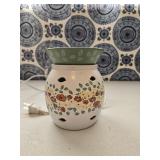 Scentsy Shabby Chic Wax Warmer with a