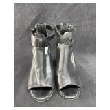 Black Heels With Ankle Strap Sz 8 Black Heels With Ankle Strap Sz 8