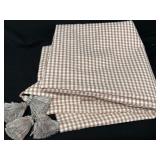 Gingham Tablecloth 48"x48" Gingham Tablecloth 48"x48"