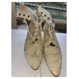Sz 7.5 Kenneth Cole Ivory Victorian Half Boots