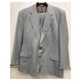 Sz: 40 58 7R  Menï¿½s Grey Pin Strip Suit