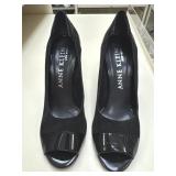 Sz: 8 Anne Klein Black Peep Toe Pumps