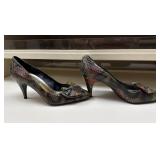 S: 7.5 VTG  J Renne Brown Snakeskin Pumps