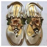 Sz 7.5-8 Gold "BEACHLOVERS" Flat Sandals with an