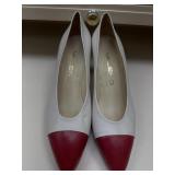 Sz: 7.5 Valero White & Red Pumps