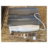 Hamilton Beach electric knife set with a storage
