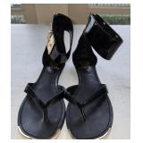 Sz 8 Vince Camuto Gladiator Sandals w/Gold Logo