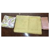 (8) Placemats & (16) Napkins