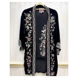 Sz: S Johnny Was Embroidered Velvet Kimono