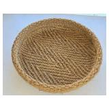 12.5" Jute Basket w/14 Pot Holders & 1 Oven Mit