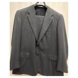 Sz: 40 58 7R  Brioni Menï¿½s Pin Stripe Suit