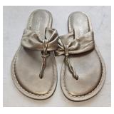 Sz 8 Bernardo Gold Leather Flip Flops