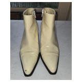 Sz 7.5 Via Spiga Pointy Toed Bone Colored Ankle
