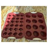 (2) Threshold Silicone Baking Pans