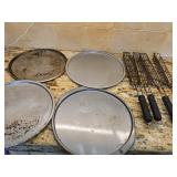 (4) Pizza Pans & (4) KaBob Cookers