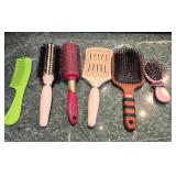 (5) Styling Brushes & Comb