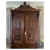 Beautiful VTG Renaissance Revival Carved Walnut