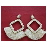 Sugarfix by BaubleBar White Seed Bead and Thread