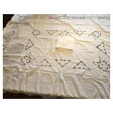 66"ï¿½76" White Embroidered Tablecloth w/10 Napkins