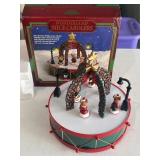 Wonderland Mice Carolers Christmas Musical scene