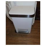 25" Trash Can w/Foot Control