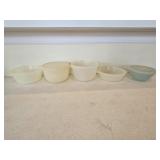 (5) Tupperware Bowls, (2) w/Lids
