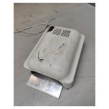 Florescent Nail Salon Light tested and works