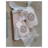 Brand New CROWN LINEN ROYLASï¿½ Toiletries Bags (2)