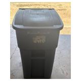 Rubbermaidï¿½ Trash Can with Wheels
