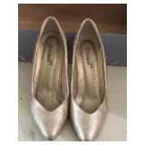 Sz 6 Nine West Gold Metallic Pumps
