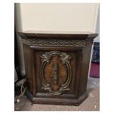 25"x17"x24" Vintage Octagon-shaped End Table