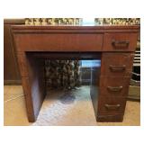 33" x 19" x 31" VTG Kenmore Sewing Machine
