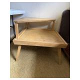 28ï¿½x27ï¿½x23ï¿½ Vintage 2 Tier Table
