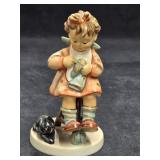 M.I. Hummel 'Mother's Helper' figurine (Hum 133)