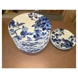 (13) Royal Norfolk Dinner Plates in the 'Blue